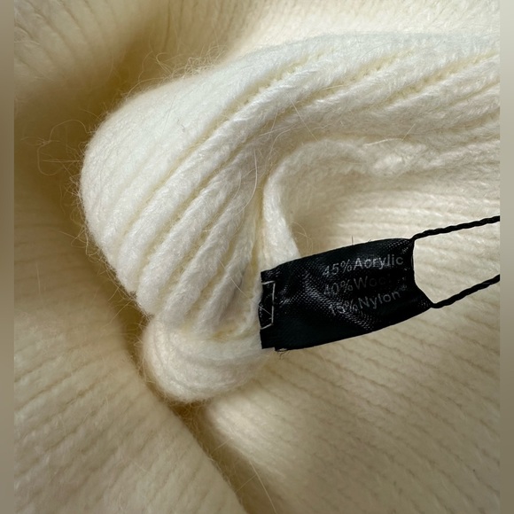 Elegant NWT Cherie Bliss Cream Knit Hat with Faux Fur Pom - Picture 5 of 8